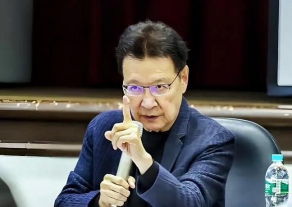 “大陆好像是故意放佩洛西进入台湾的！”很久之后，台湾知名评论员赵少康曾经表示他终