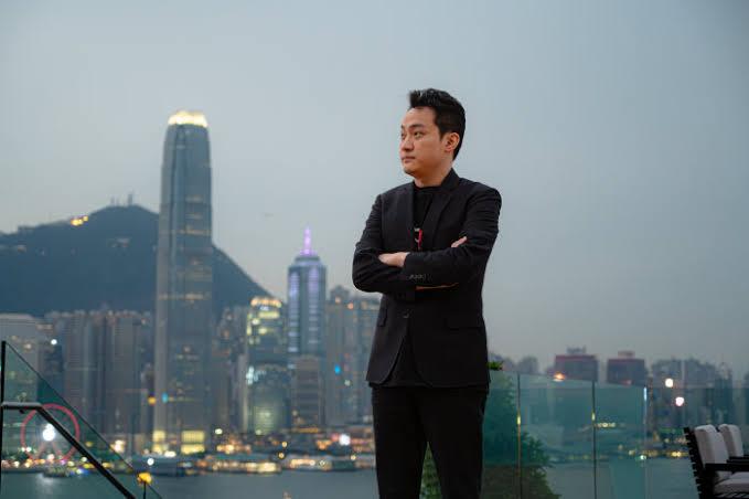 评价一件事，得用统一标准，不能因为当事人性别、身份、国籍不同就两套尺度。吴亦凡和
