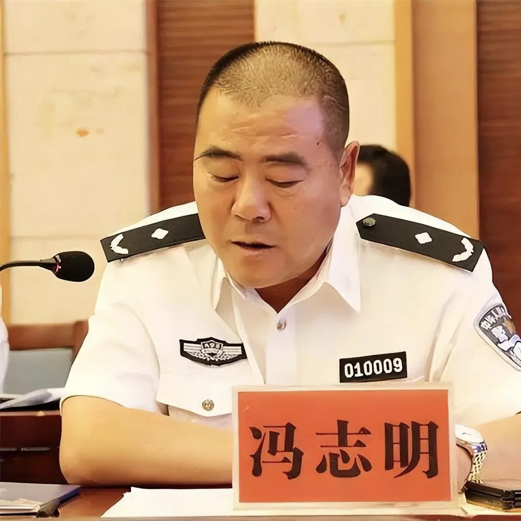 如果是美国警察犯了他这样的事儿，会怎么处罚？问了豆包，豆包如是说: