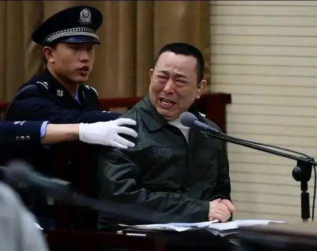 汶川大地震后，“四川知名企业家”刘汉一口气捐出了5000万元。6年后，他却被警方