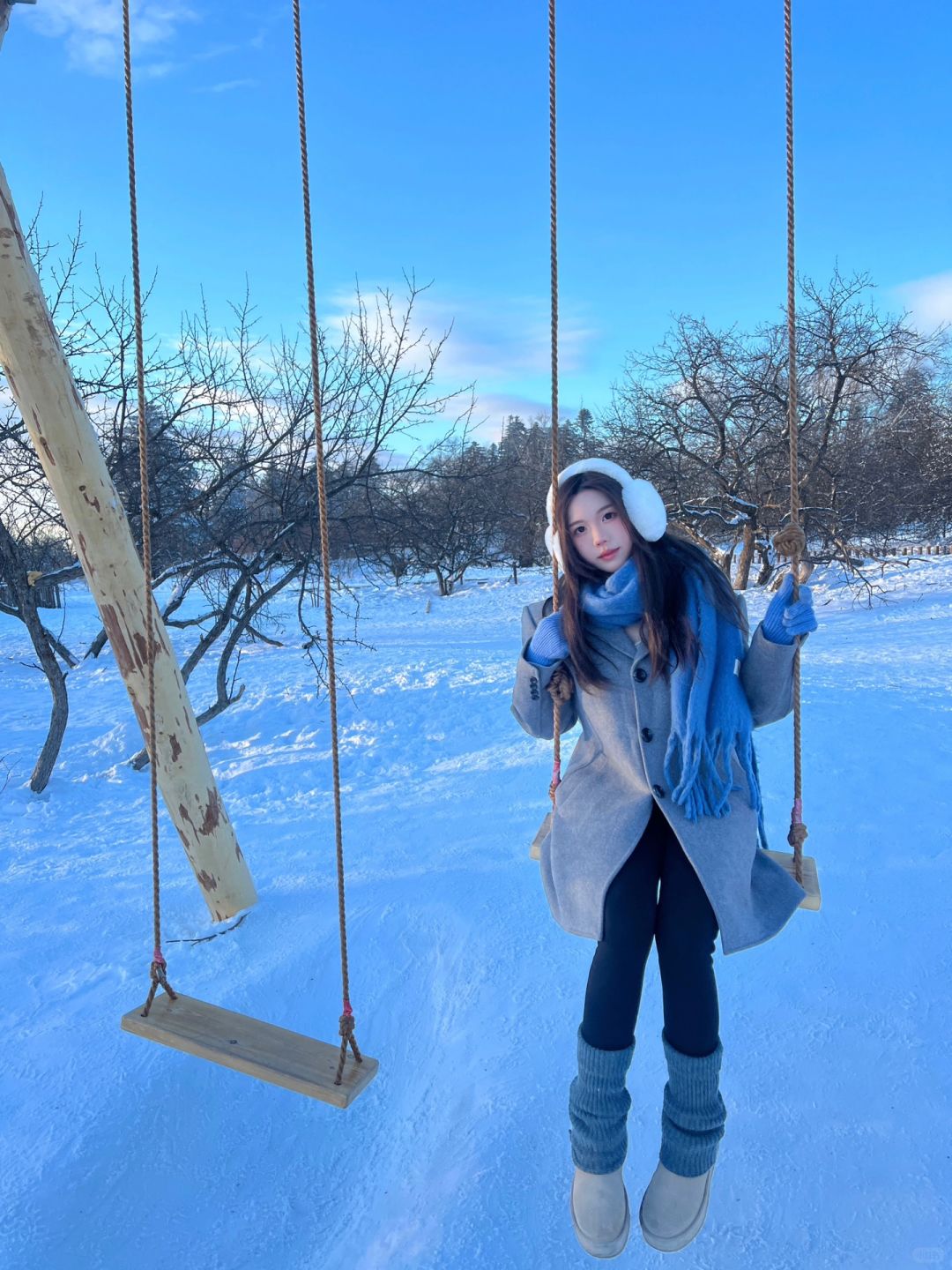 在北国的雪岭荡秋千
