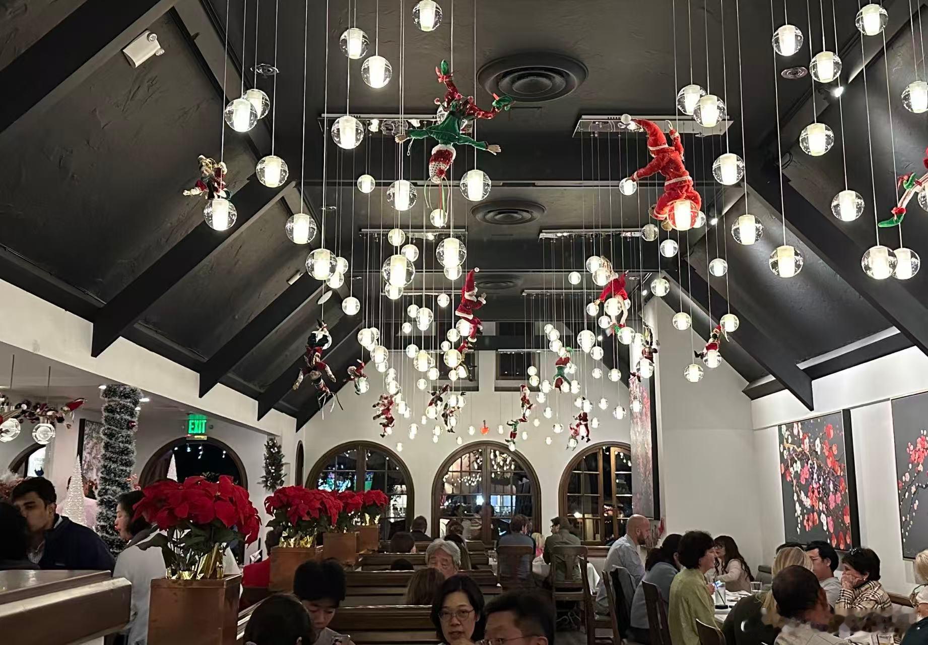 赶上这边的感恩节到处张灯结彩的说是为圣诞节做准备呢 美国