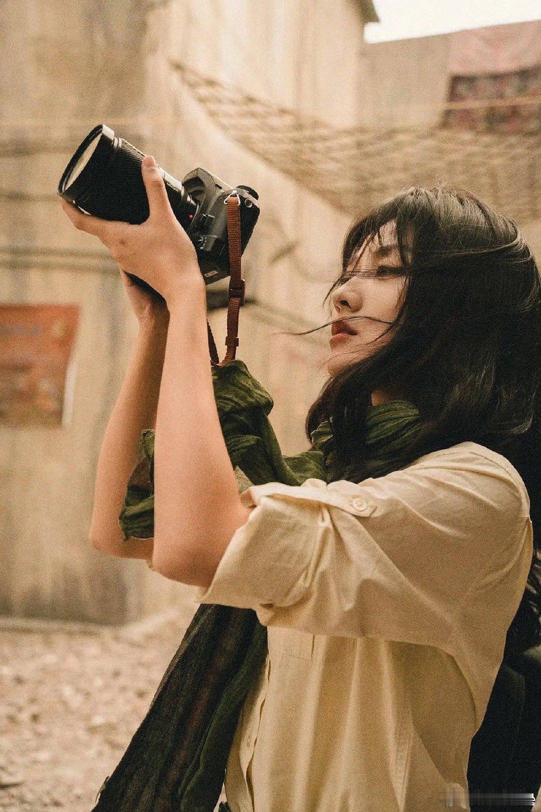 梁洁是不是已经抠脚一年了？没戏拍了？ ​​​