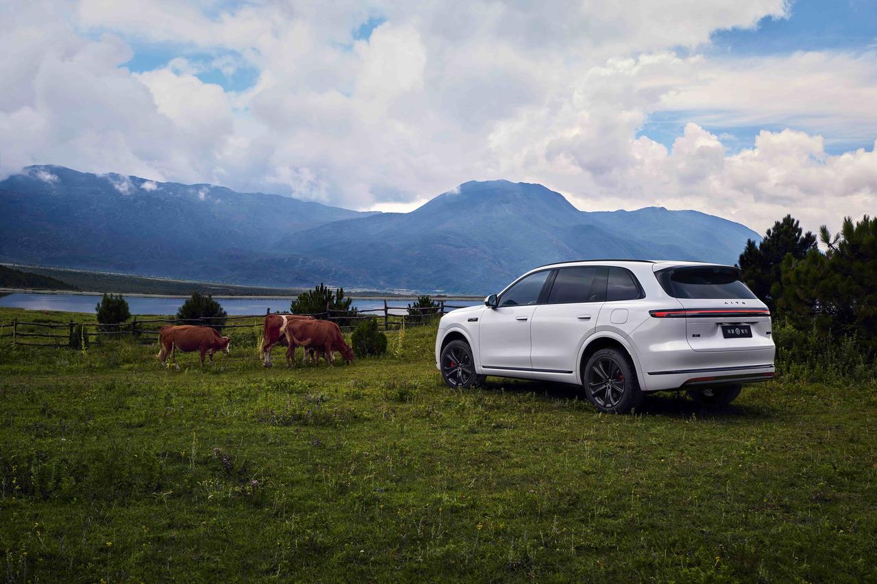 拒绝无效配置！全新问界M7车主告诉你：好车=安全基底+情绪顶配
什么样的车，才算