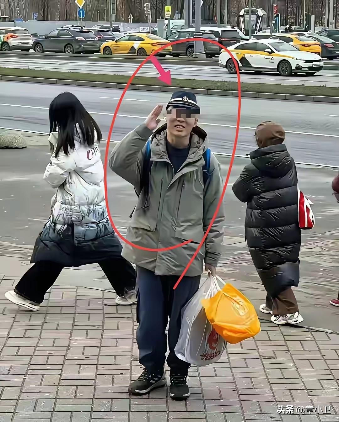 莫斯科留学生陈天宇被遣返回国了，网友说：帽子怎么象翻译官留学生荒谬行为