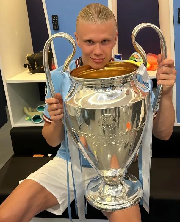 虐菜狂魔哈兰德英超第一轮就进球了！而且一进就是俩，但是对手仅仅是伯恩利。上赛季英