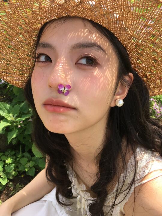 送你一朵鼻孔生花🌸