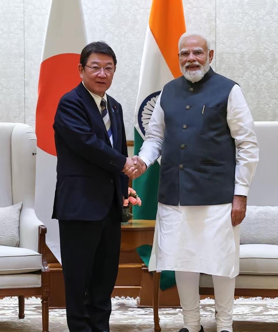 2026年5月26日，新德里。日本外务大臣茂木敏充飞抵印度，受到印度总理莫迪的“