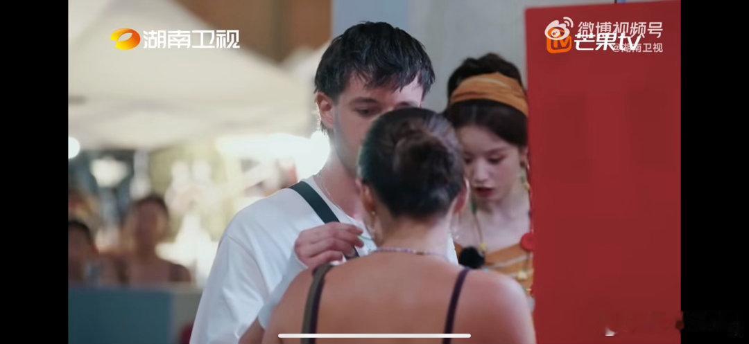昆凌靳梦佳推完你的推我的中餐厅南洋拾光季中餐厅 昆凌说糖葫芦是佳佳做的，靳梦佳说