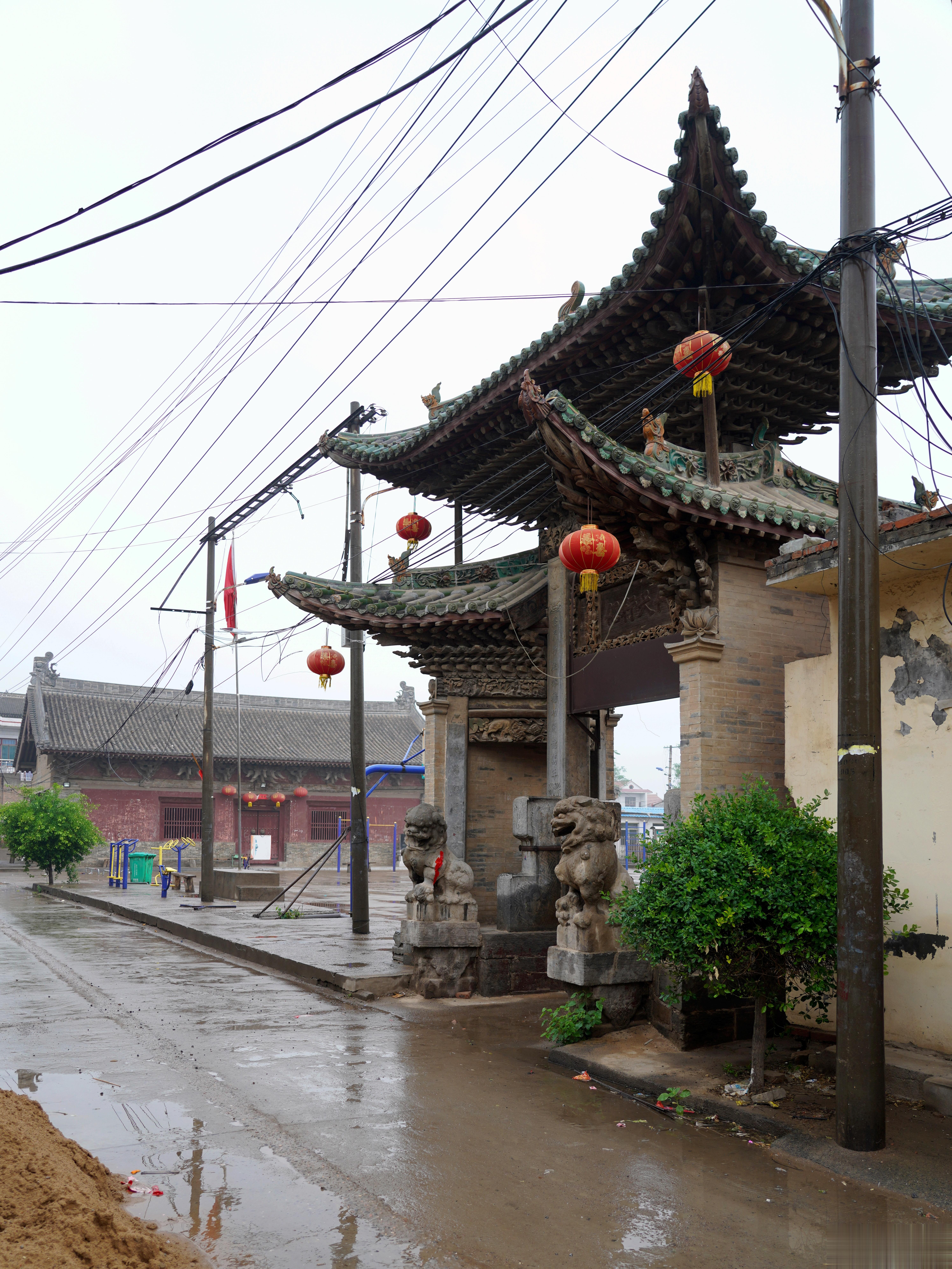 太杜后稷庙位于山西省稷山县太杜村，据现存建筑形制判断，正殿为元代遗构，“代天行化