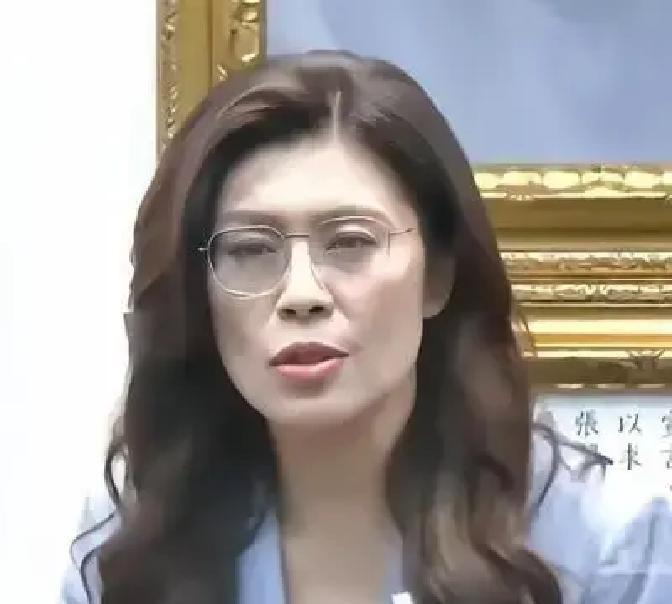 郑丽文这次参访里，真正打动人的，不是哪台机器人有多炫，也不是“想打包带回台湾”这