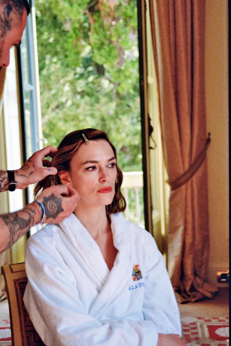 keira knightley凯拉奈特莉在意大利观看Chanel度假系列大秀的造