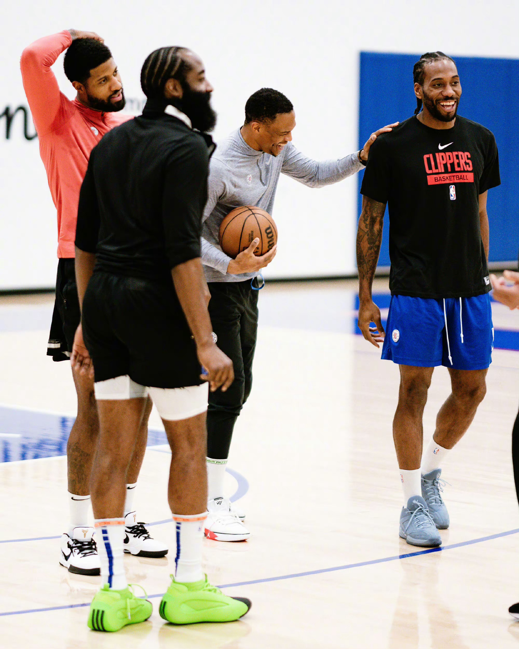 年龄超过30岁的球员，本赛季场均得分排名如下：​1，杜兰特——35岁，场均28.