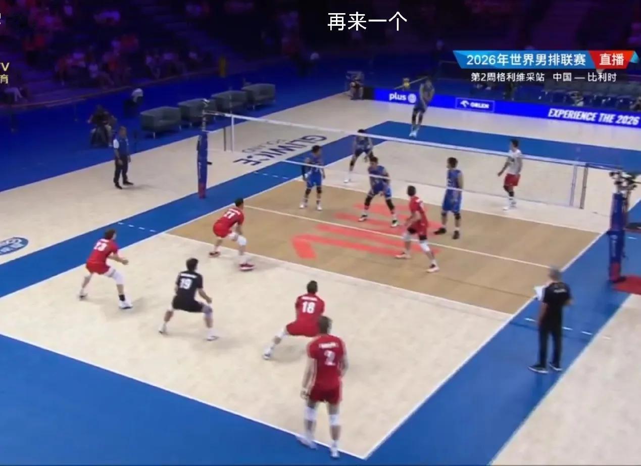 央视体育频道CCTV5+正在直播中国男排的比赛！今天晚上十点半，世界男排联赛第二