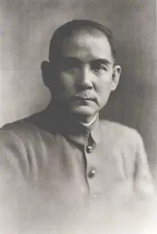 [微风]1949年，临近南京解放，孙中山之子孙科对中山陵的护卫们下了一道命令：“