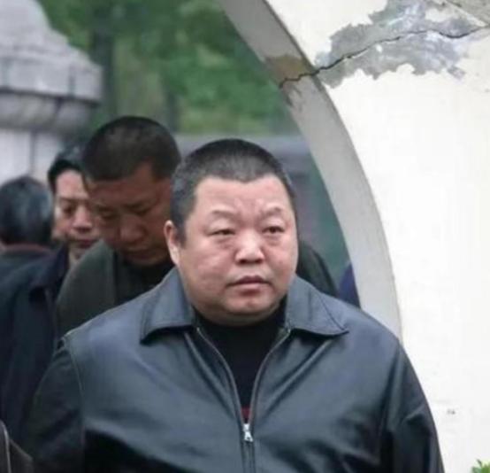 2018年，臧天朔临终前，屏退全部家人，包括他的妻子李梅，唯独留下了斯琴格日乐，