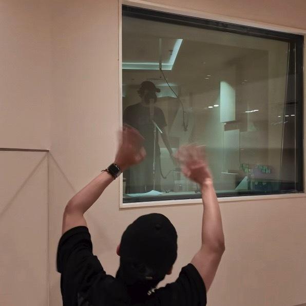 双人曲录音室玻璃前必刷新： 