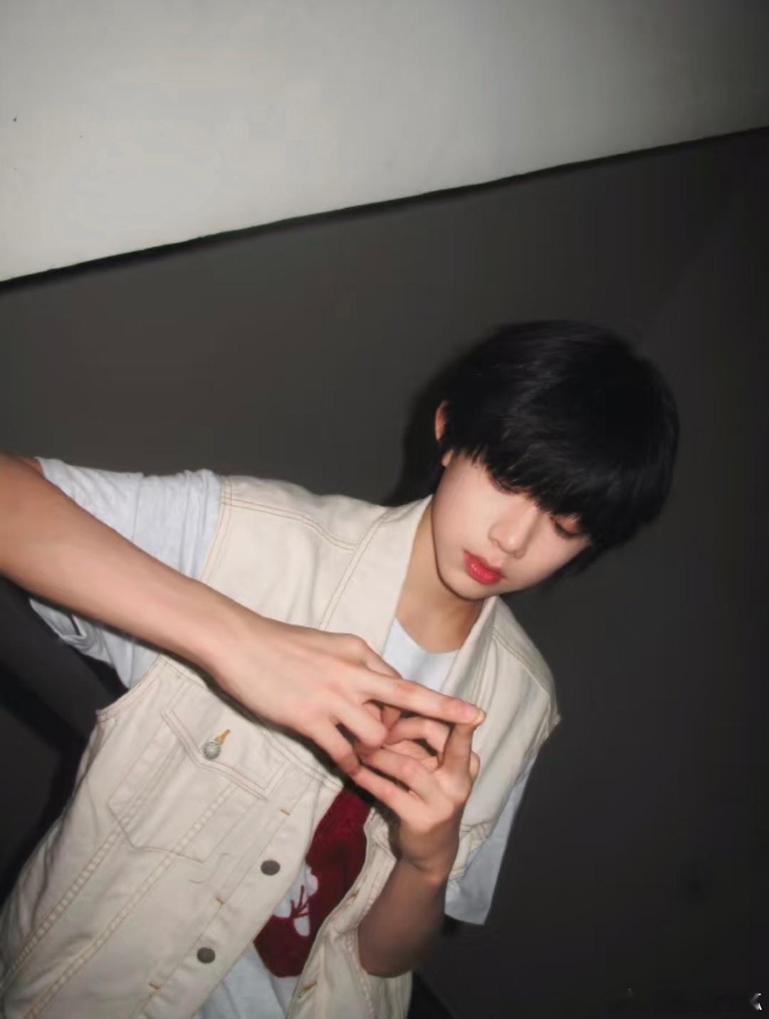 陈奕恒[超话]  💜陈奕恒 四代顶级视觉门面 💜陈奕恒 轻灵甜韵vocal喜