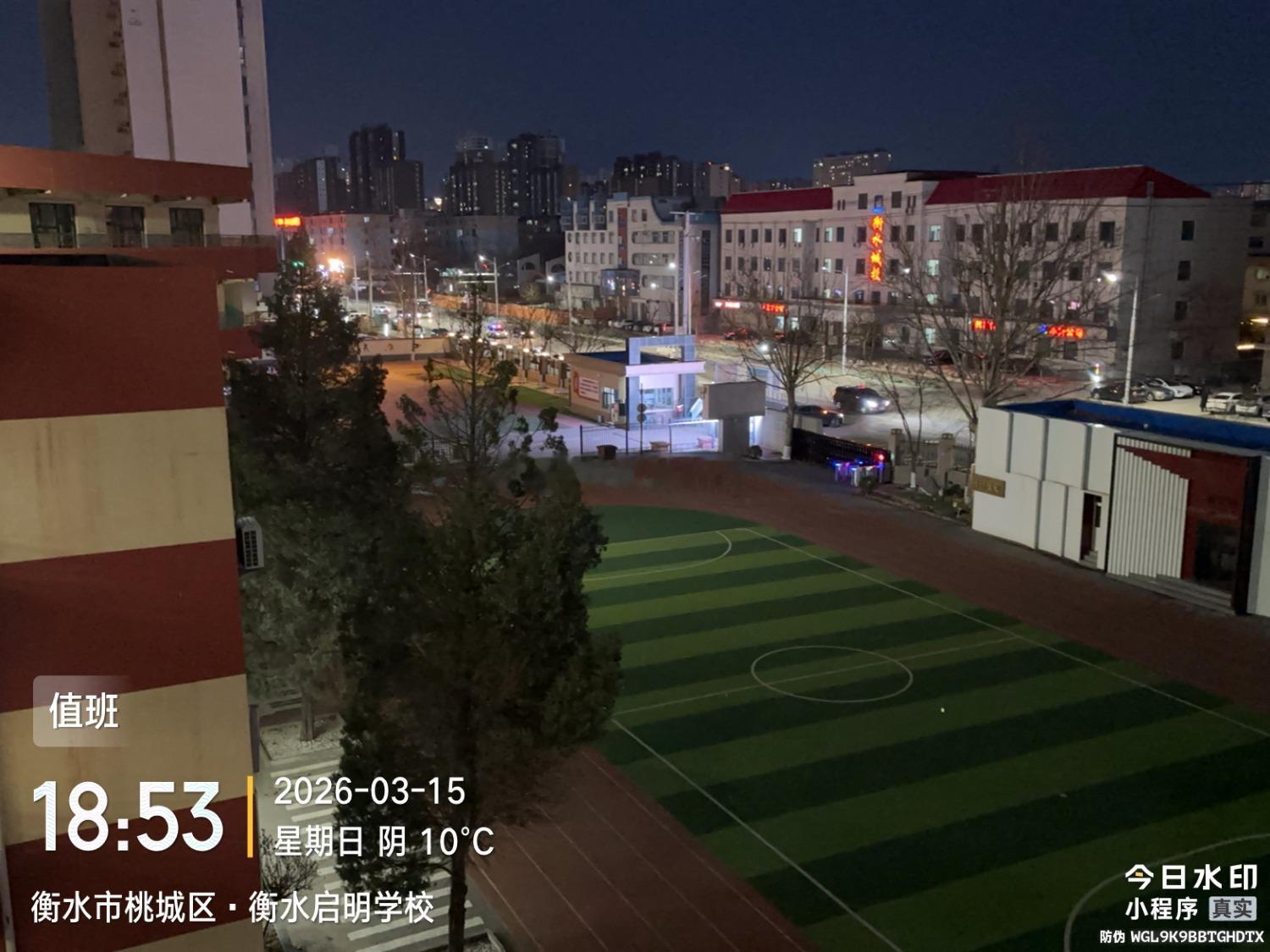 刘恺威 李晓峰清风绕着启明校园流转草木舒展生机盎然朗朗书声回荡在每一处角落老师们