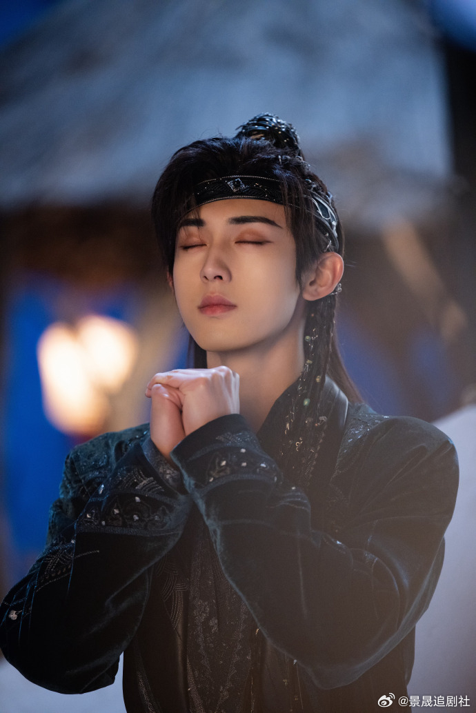 成毅郭俊辰合唱的歌上线了 昨天还在为权如沐难过，今天郭俊辰就发了新歌，这首踏月而