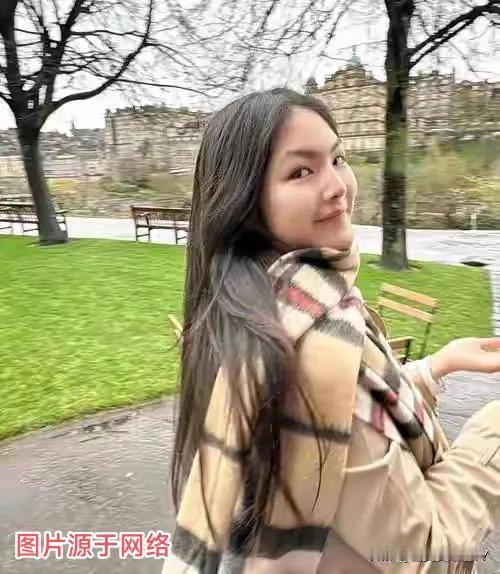 李湘富养女的成功案例！王诗龄腹有诗书气自华，回眸一笑生百媚！