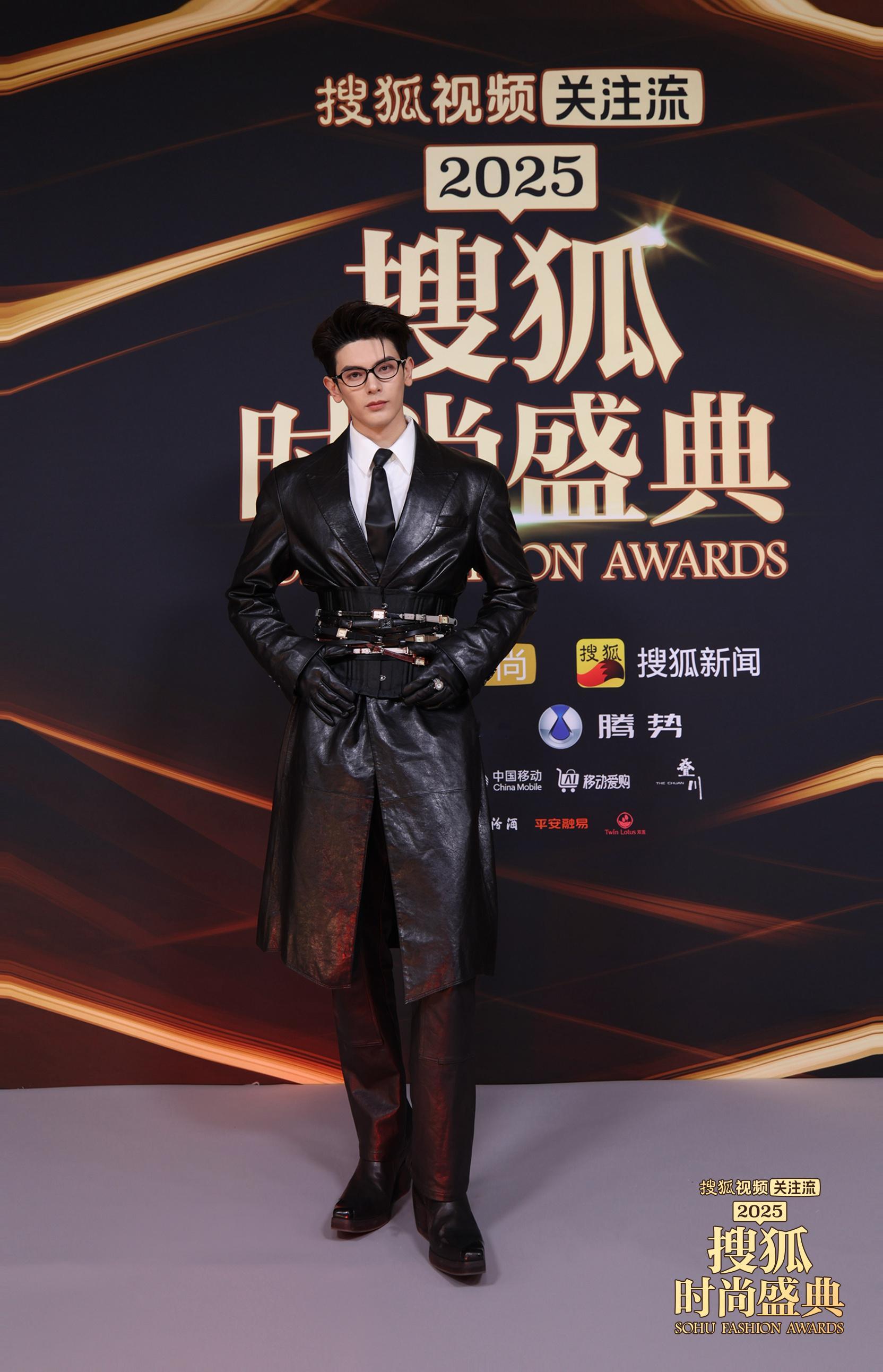 姚弛  帅哥界权威的存在皮衣眼镜能不能直接焊身上搜狐时尚盛典