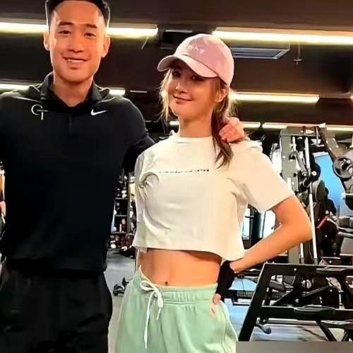 都以为黎姿嫁入豪门是终点，其实那只是她的起点。

2007年，弟弟黎婴车祸半瘫，