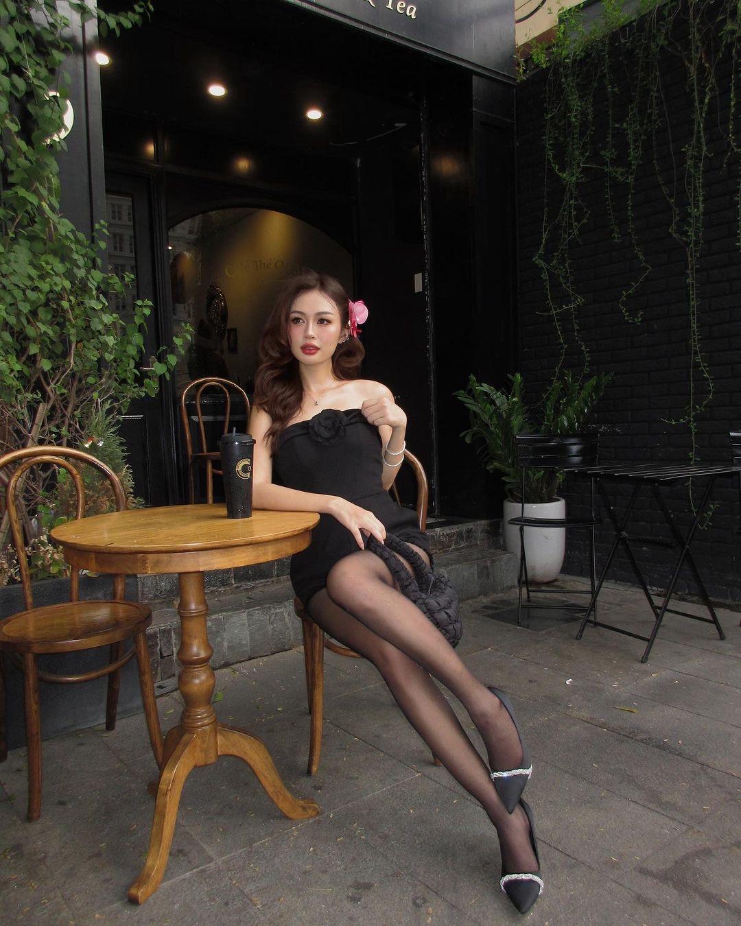 期待的心情，如含苞待放的花朵，充满了希望。