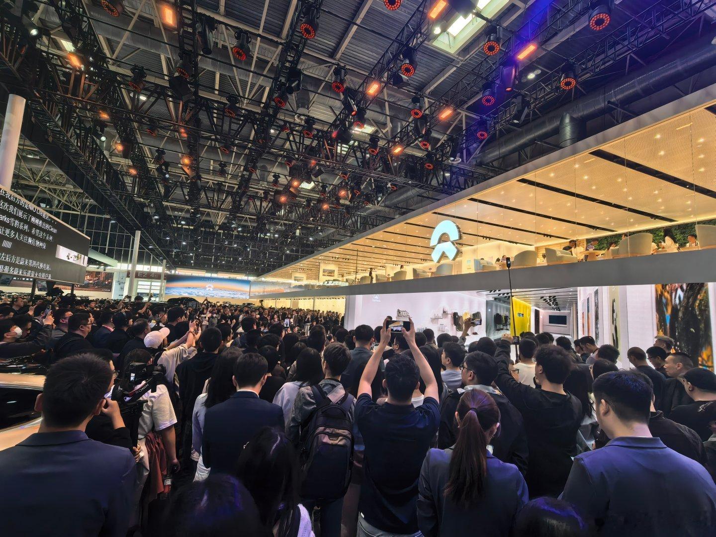 新势力开发布会都是人最多的，这种万众瞩目的感觉最好了 