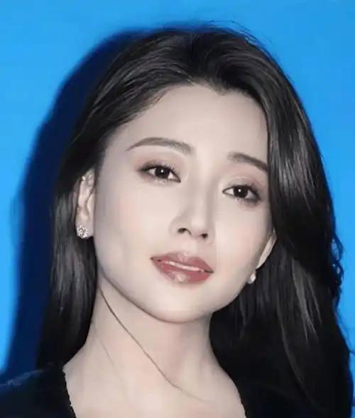 2012年，殷桃和祖峰拍了一场吻戏，拍完后，殷桃觉得对不住自己的好闺蜜刘天池，便
