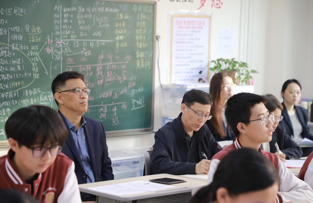 田可升校长全程陪同市教研专家中考备考研讨
​        4月14日，运城盐湖