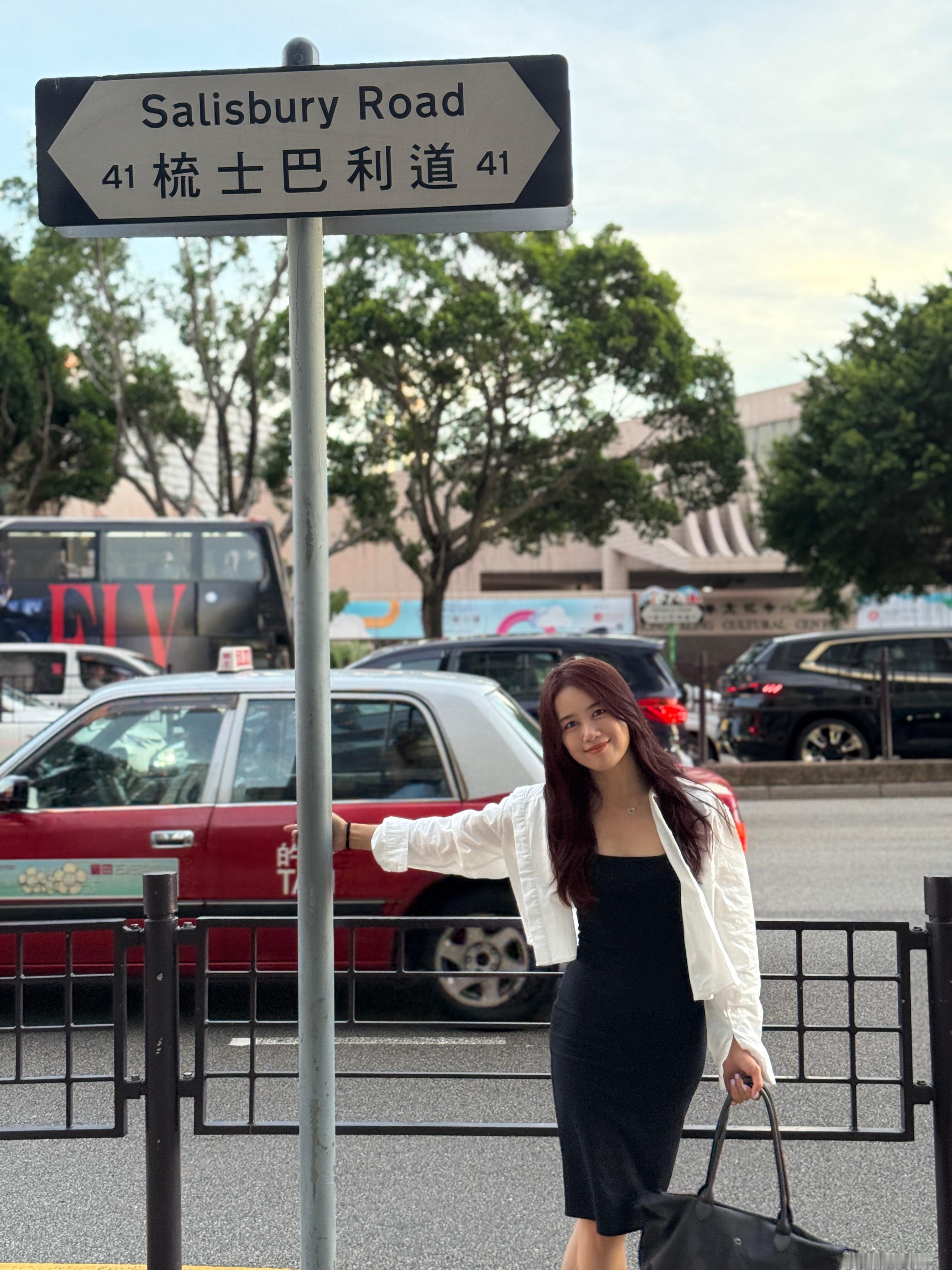 香港的车为啥这么漂亮，咱们的国产车比亚迪的车看着真的好漂亮，不信你们自己看一看这