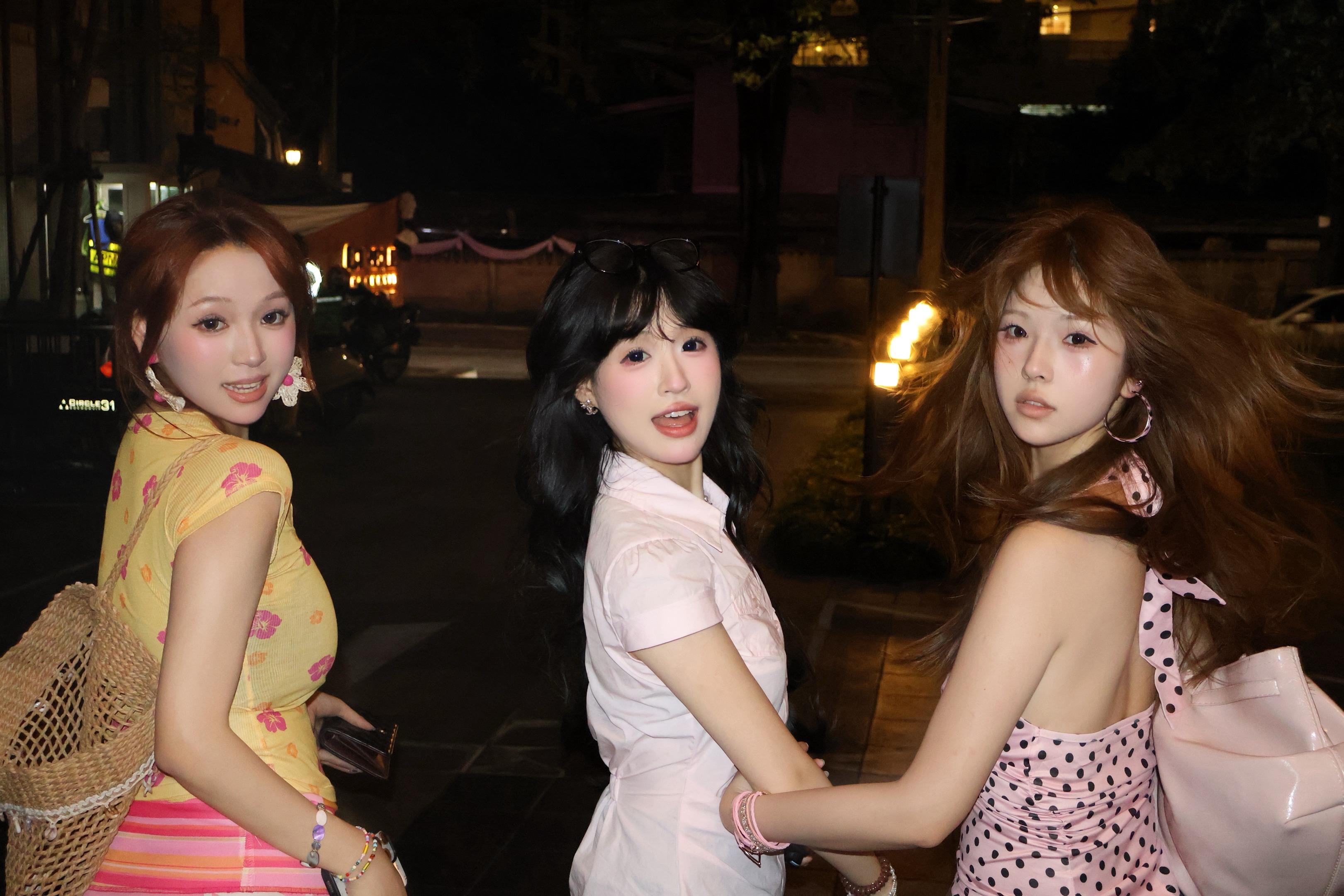 我永远爱群像！群像是这个世界上最伟大的发明她们的魅丽就在于每个人都是闪...