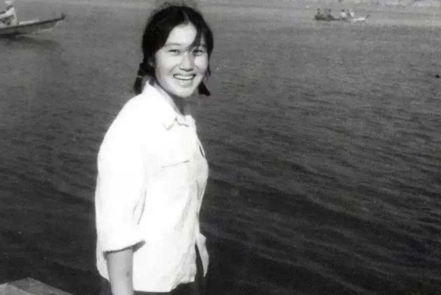 1970年，谢富治的独生女儿谢小沁，从哈军工毕业后，她并没有选择沿袭红二代的优越