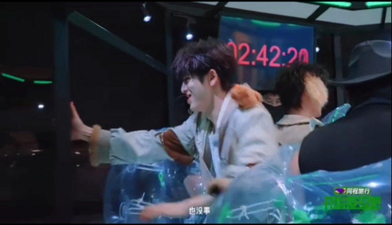 张凌赫最尊重动物塑的一集刘宇宁张凌赫笑着看章若楠撒娇很难不认同张凌赫和卡皮巴拉的