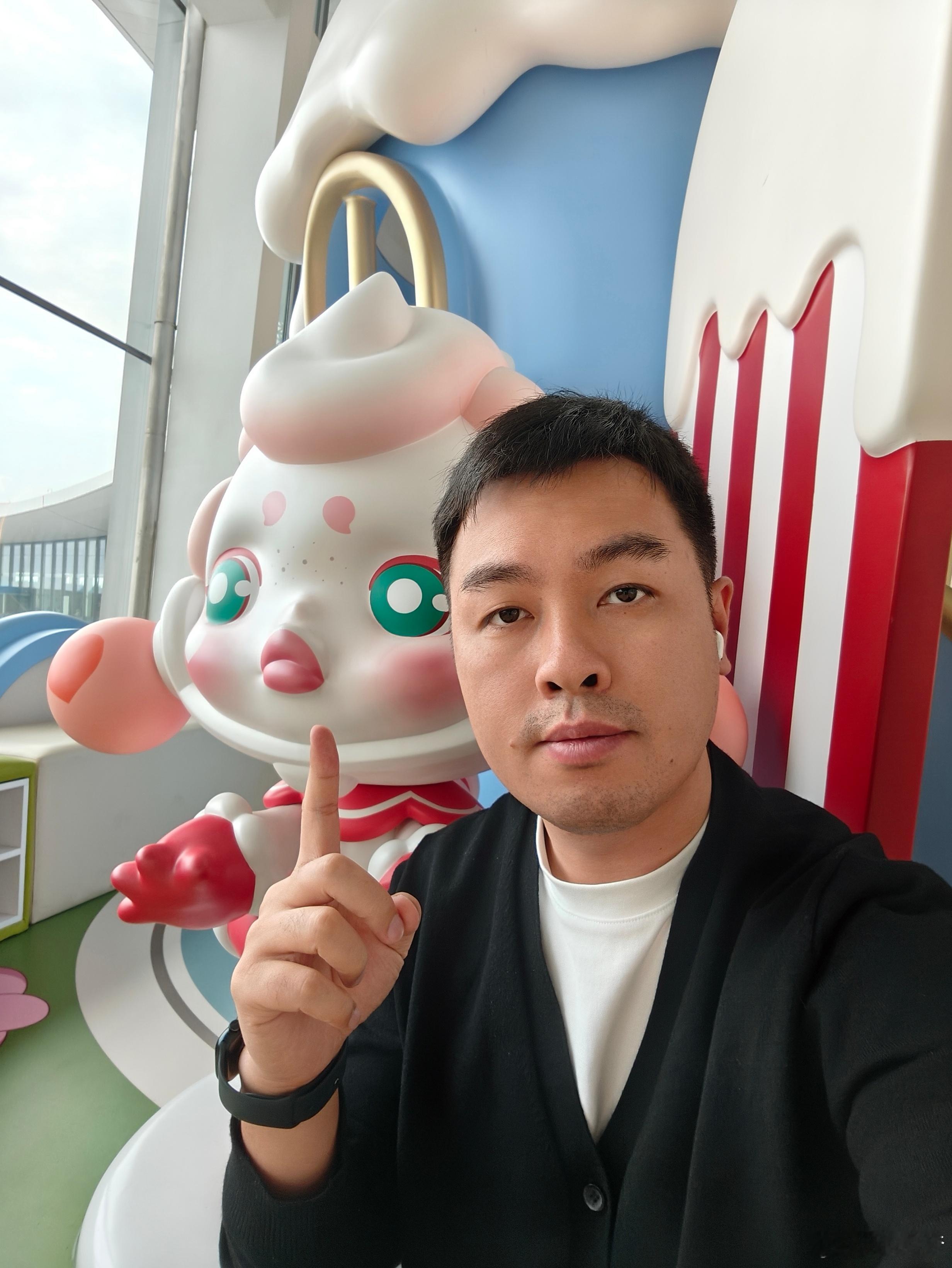 航班延误到5点，闲着也是闲着，拍了条内容聊聊昨晚的发布会，待会发 ​​​