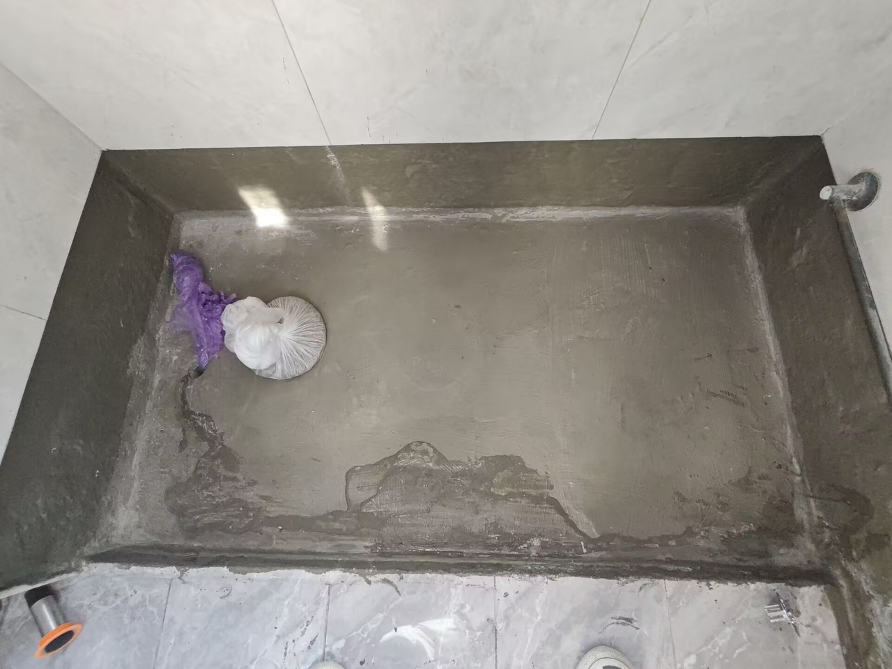 【宁波一精装房卫生间漏水反复维修一年无果 ，高新区督促开发商彻底整改】宁波高新区