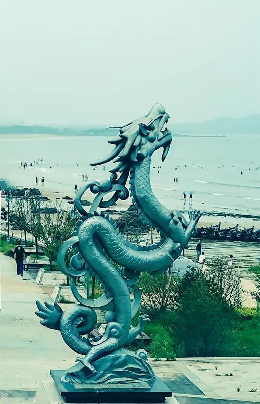 青山藏画意，谁有下联海里出蛟龙