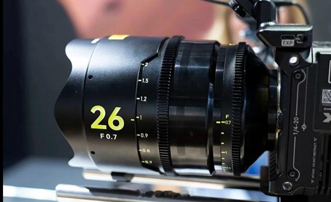 Nisi 发布了26mm f/0.7 全画幅镜头！19.8万元NiSi 展示了一
