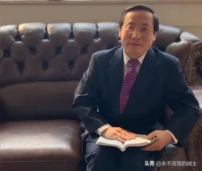 高志凯是我国的著名学者和辩论家，善于和西方人打交道，经常与西方一些学者进行辩论，