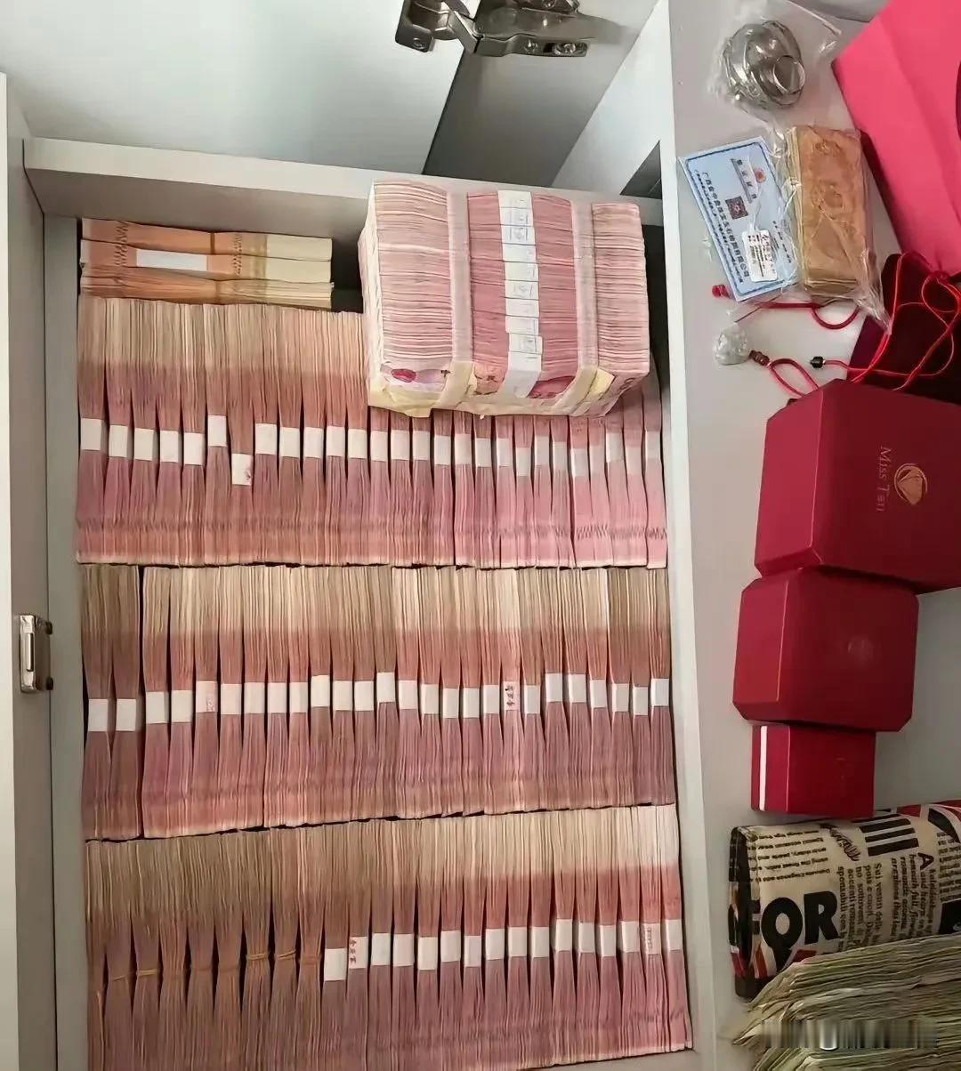 这一抽屉的钱，要攒多久呀