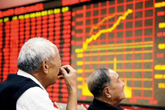 股市：一位股民在5块的时候，买入8万股，花了40万本金，硬扛一年。等到股价涨到9