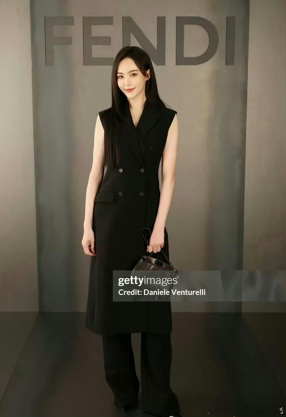 杨幂唐嫣G社生图，别比了两位状态都美的不行杨幂唐嫣看秀生图