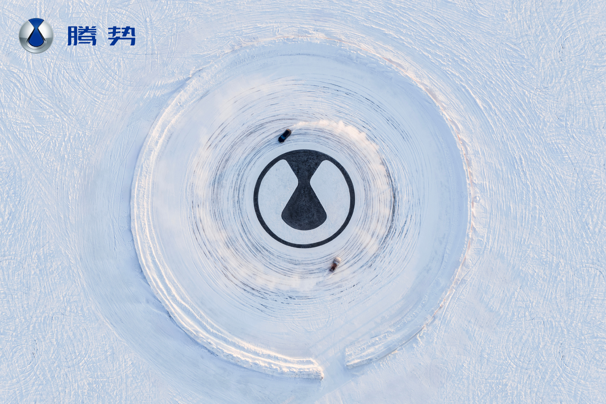 腾势汽车全球品牌代言人是丹尼尔·克雷格，它可是我们比较熟知的老演员了，像电影00