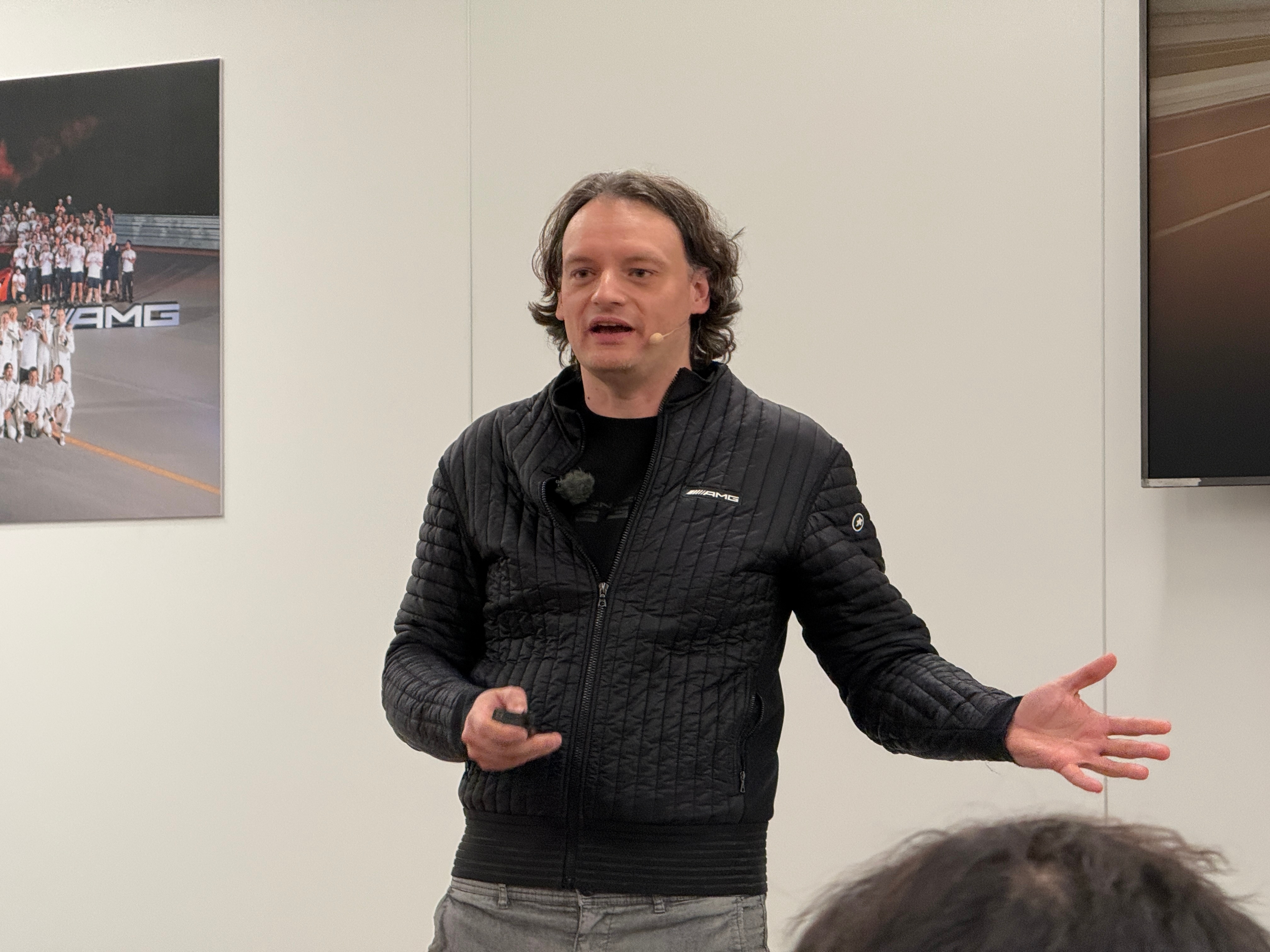 听AMG GT XX技术负责人做技术讲解，他们刚干了一件什么事？用2辆车7天13