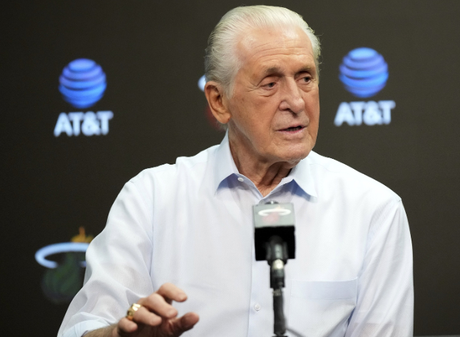 今日，热火总裁帕特·莱利在赛季总结会上接受了采访。当被问及休赛期是否有压力必须做