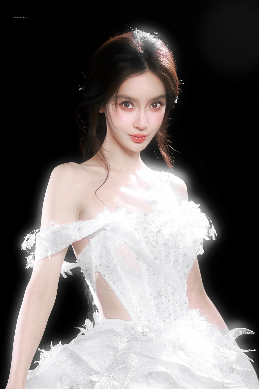 angelababy ⼁杨颖 你是我跨越山河万里，携带着芳香也要碰面的光 𝓨?