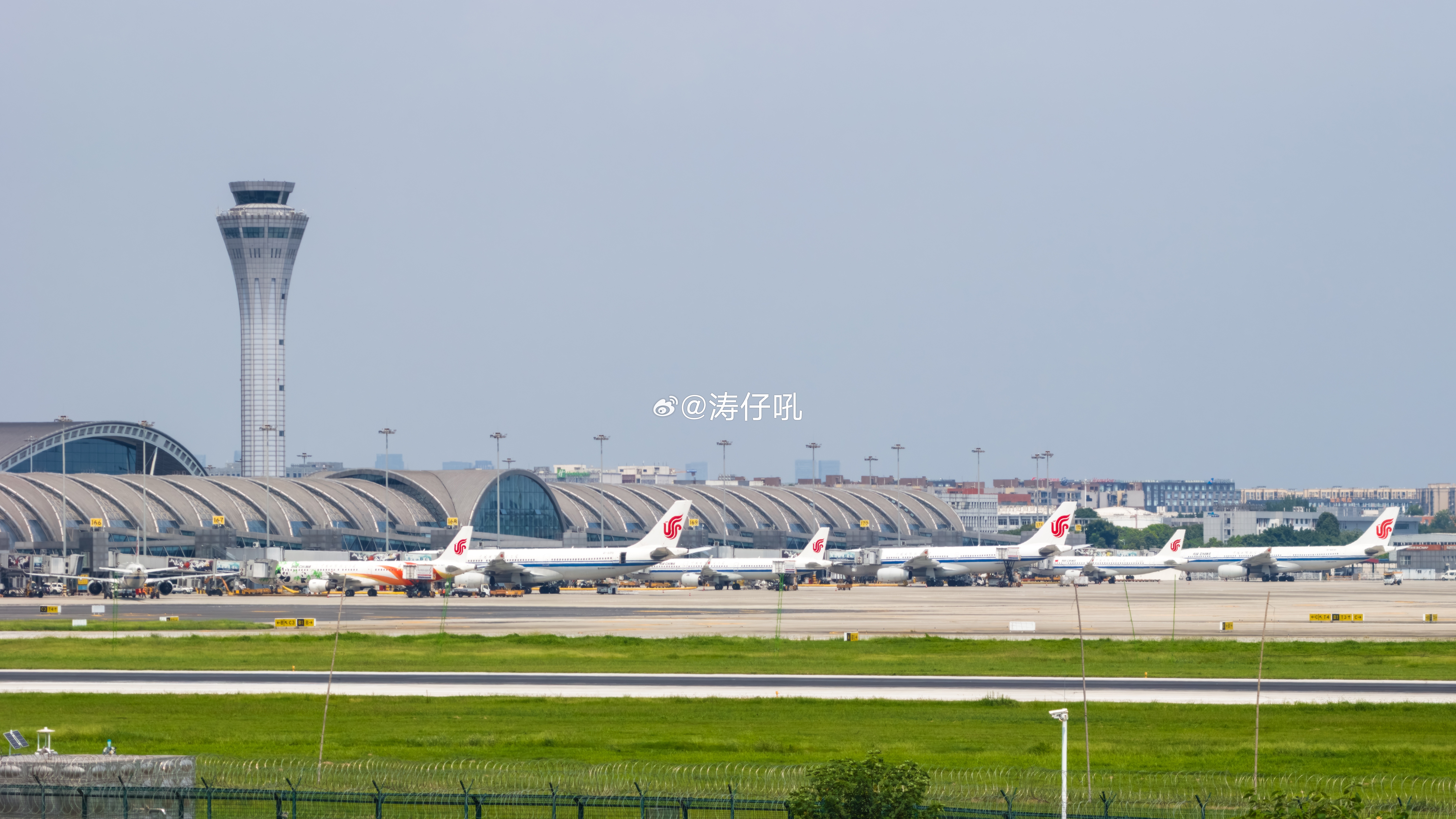 涛说涛话国航西南分公司近日发布公告，就双流机场国际两舱休息室服务项目采用单一来源
