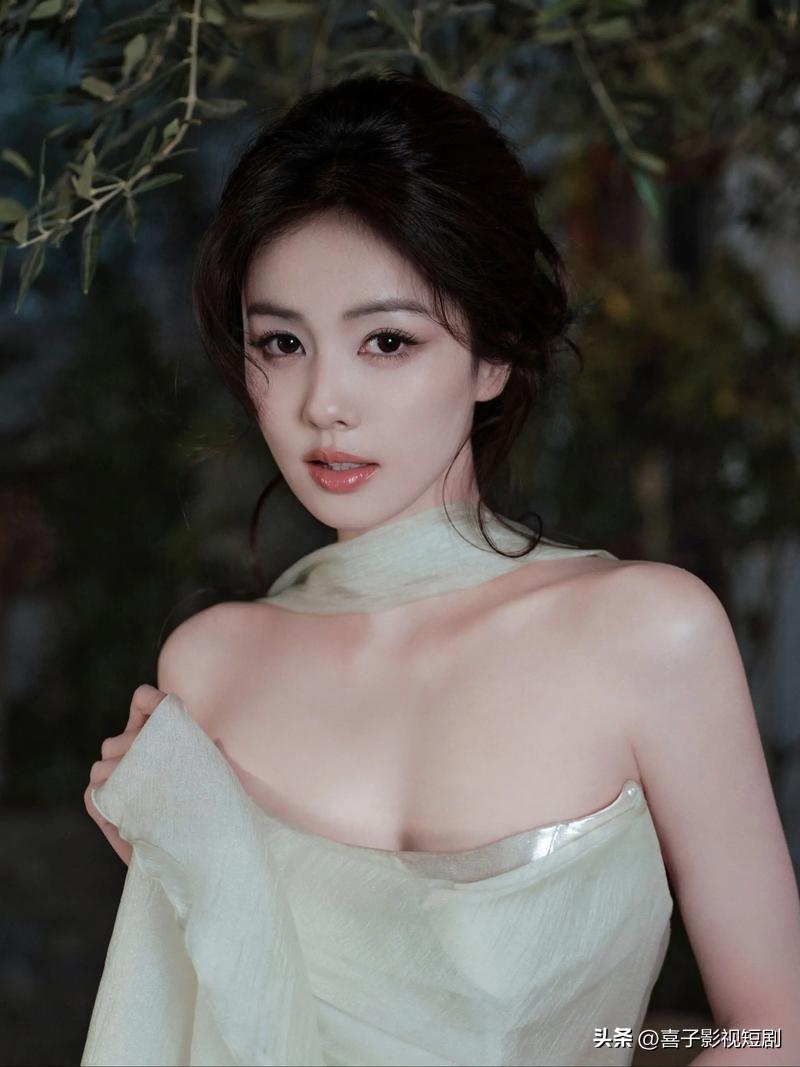 为什么说白鹿的颜值被“低估”了?在娱乐圈的璀璨星河中，白鹿的颜值似一颗蒙尘的明珠