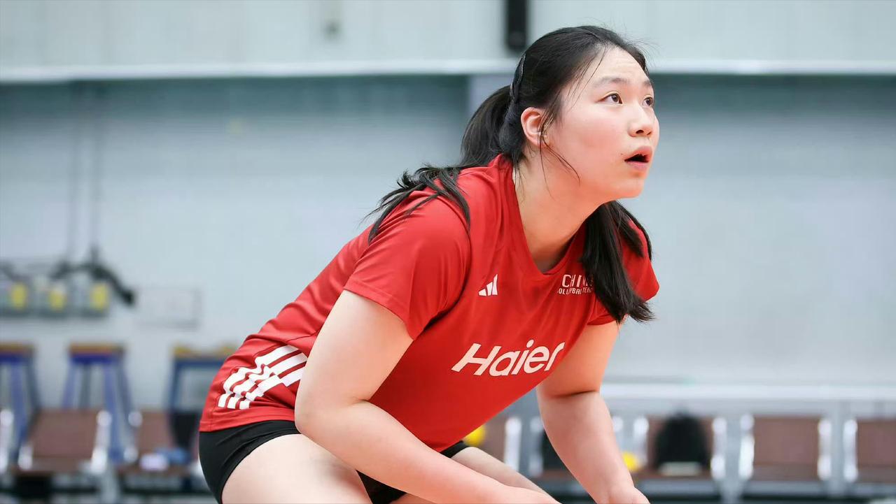虽然中国女排亚锦赛输给了泰国，但球队仍然是亚运会的头号夺冠热门。

一是东道主日